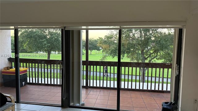 465 W Park Dr 11-3, Miami, FL 33172