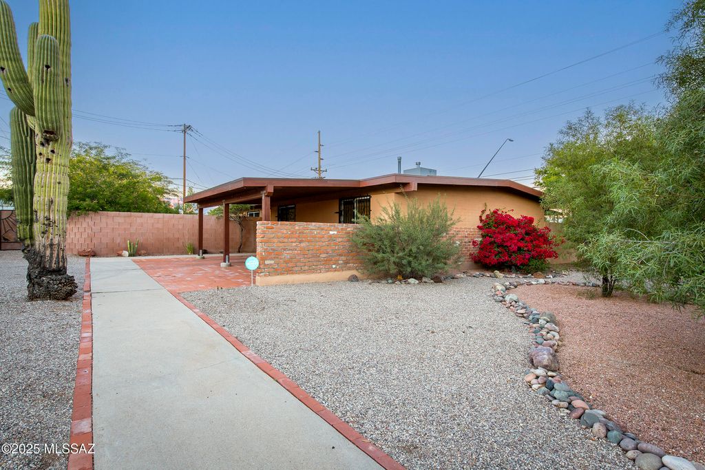 7061 E 4th Street, Tucson, AZ 85710