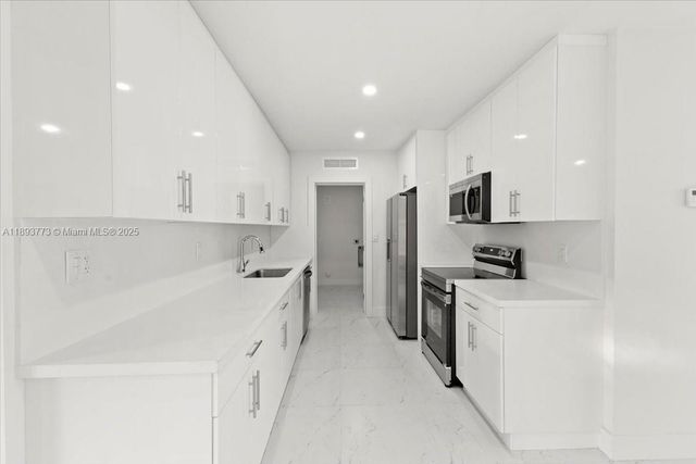 19320 NW 37th Ave, Miami Gardens, FL 33056