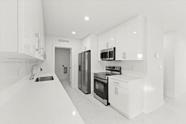 19320 NW 37th Ave, Miami Gardens, FL 33056