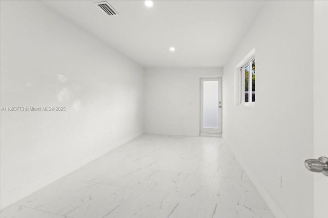 19320 NW 37th Ave, Miami Gardens, FL 33056