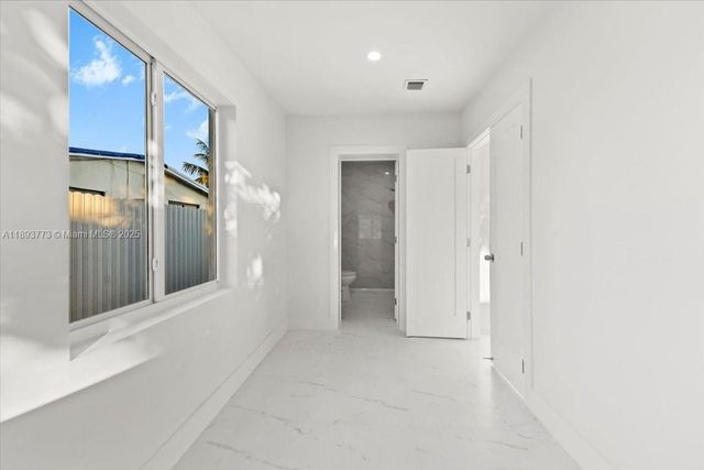 19320 NW 37th Ave, Miami Gardens, FL 33056