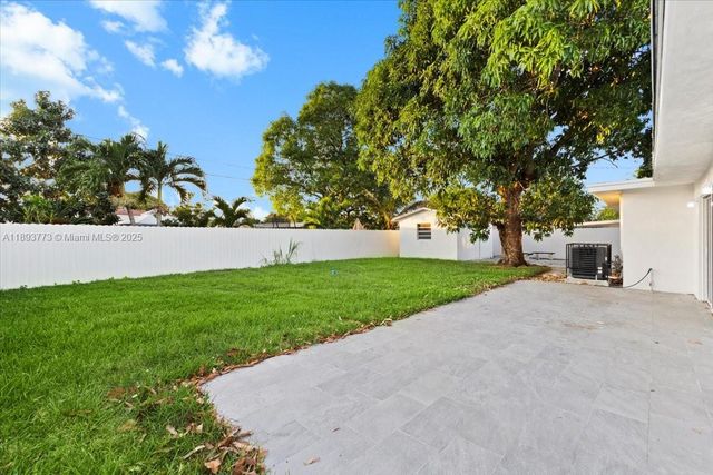 19320 NW 37th Ave, Miami Gardens, FL 33056