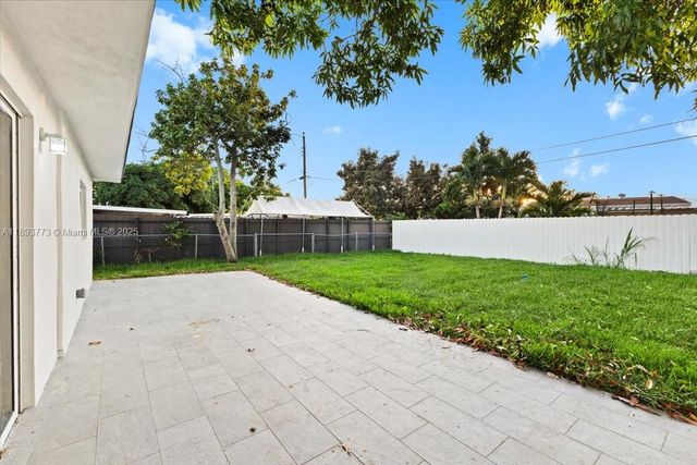 19320 NW 37th Ave, Miami Gardens, FL 33056