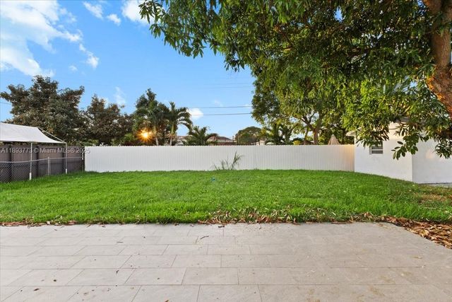 19320 NW 37th Ave, Miami Gardens, FL 33056