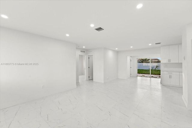 19320 NW 37th Ave, Miami Gardens, FL 33056