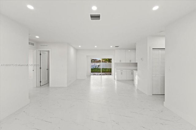 19320 NW 37th Ave, Miami Gardens, FL 33056