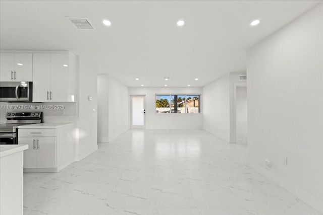 19320 NW 37th Ave, Miami Gardens, FL 33056