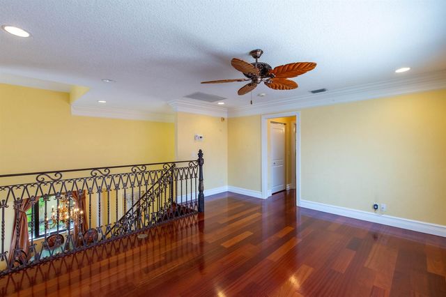 529 Pelican Way, Delray Beach, FL 33483