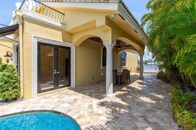 529 Pelican Way, Delray Beach, FL 33483