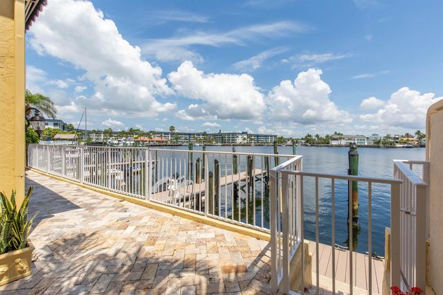 529 Pelican Way, Delray Beach, FL 33483