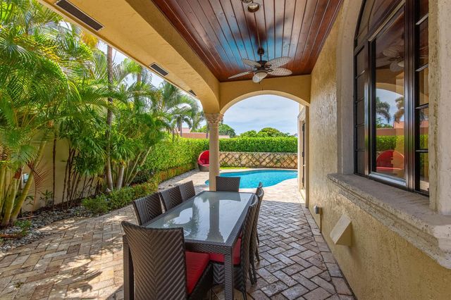 529 Pelican Way, Delray Beach, FL 33483