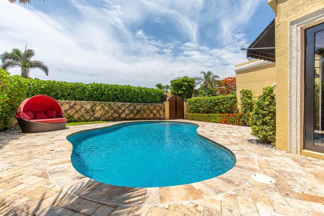 529 Pelican Way, Delray Beach, FL 33483
