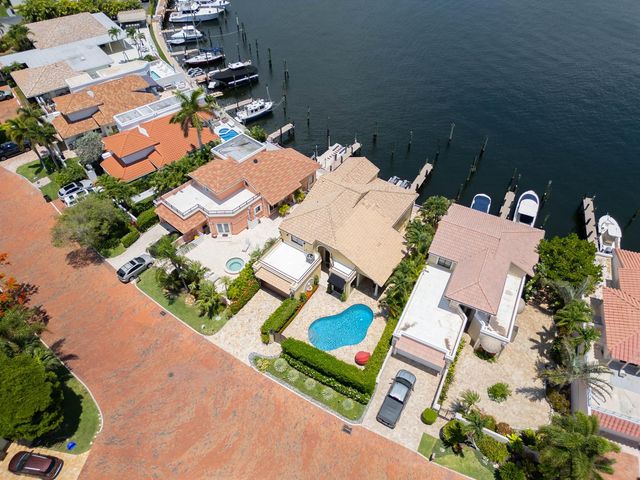 529 Pelican Way, Delray Beach, FL 33483