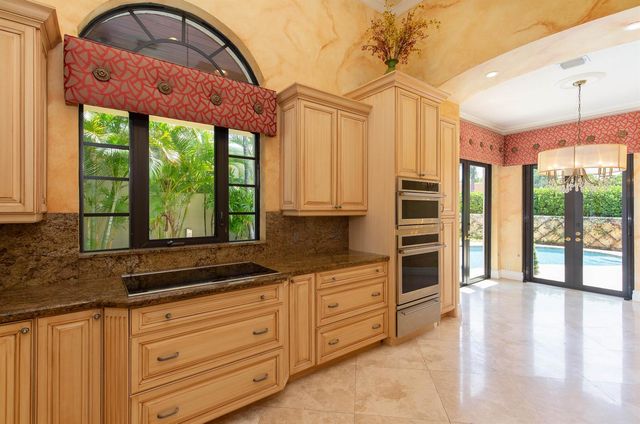 529 Pelican Way, Delray Beach, FL 33483