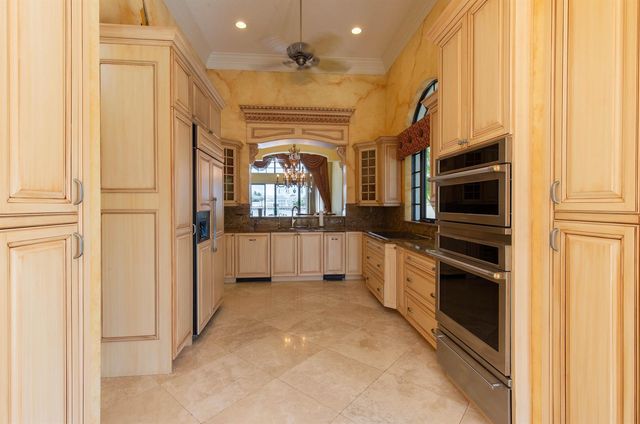 529 Pelican Way, Delray Beach, FL 33483