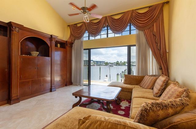 529 Pelican Way, Delray Beach, FL 33483