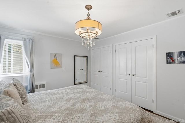 20 Vista Road, Plainview, NY 11803