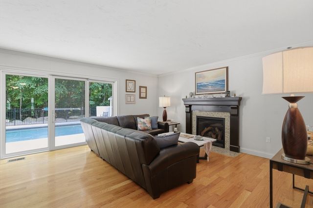 21 Cranbrook Drive, Holden, MA 01520