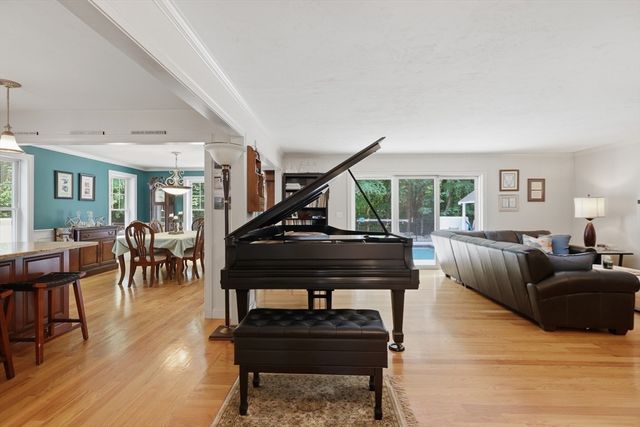 21 Cranbrook Drive, Holden, MA 01520