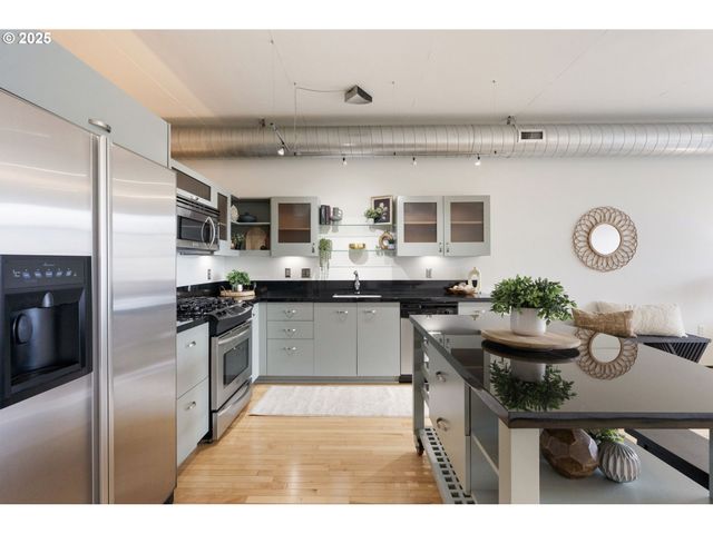 333 Nw 9TH Ave 1217, Portland, OR 97209