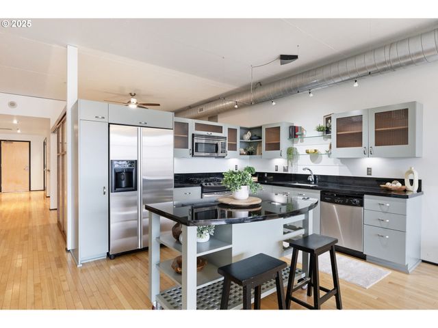 333 Nw 9TH Ave 1217, Portland, OR 97209