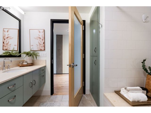 333 Nw 9TH Ave 1217, Portland, OR 97209