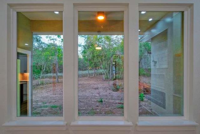 150 Waimanalo LN, Bastrop, TX 78602