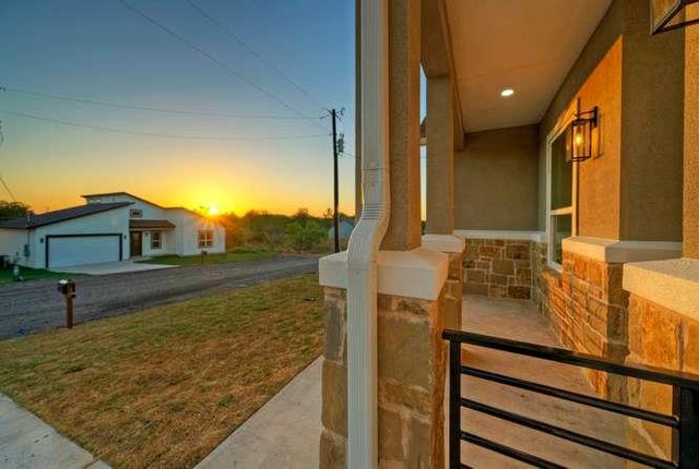 150 Waimanalo LN, Bastrop, TX 78602