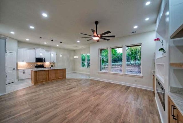 150 Waimanalo LN, Bastrop, TX 78602
