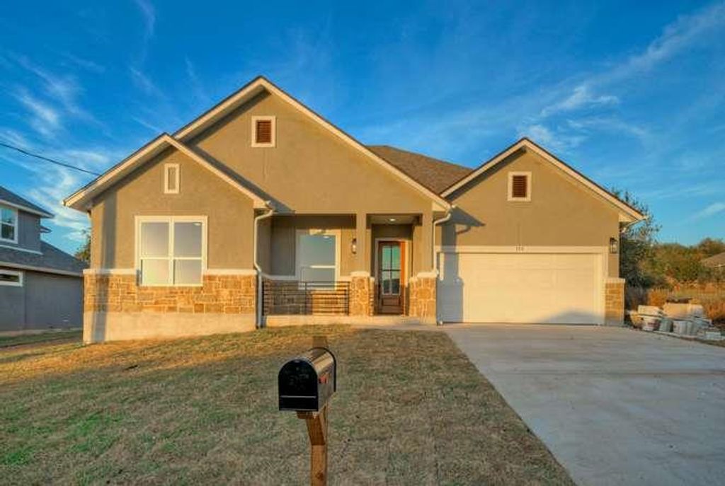 150 Waimanalo LN, Bastrop, TX 78602