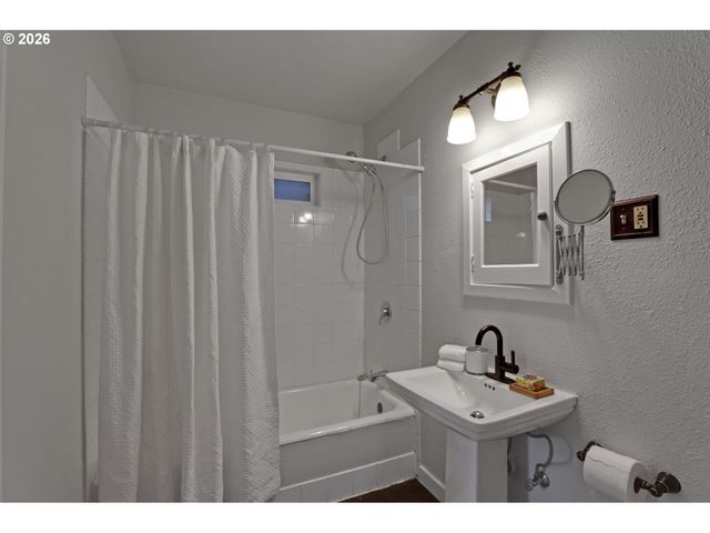 6425 Ne 35TH Ave, Portland, OR 97211