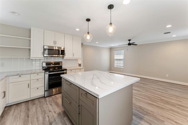 809 E 40th Street, Houston, TX 77022