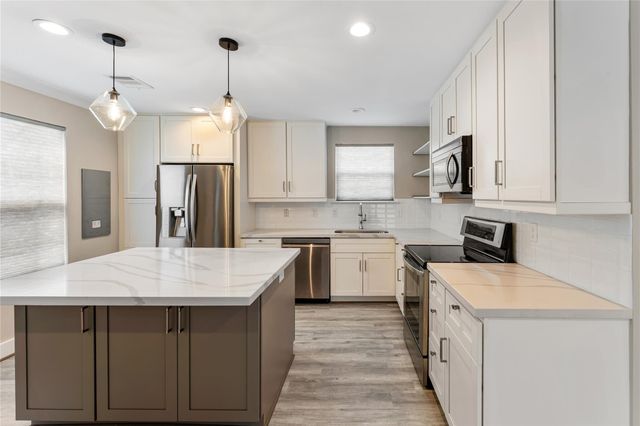 809 E 40th Street, Houston, TX 77022