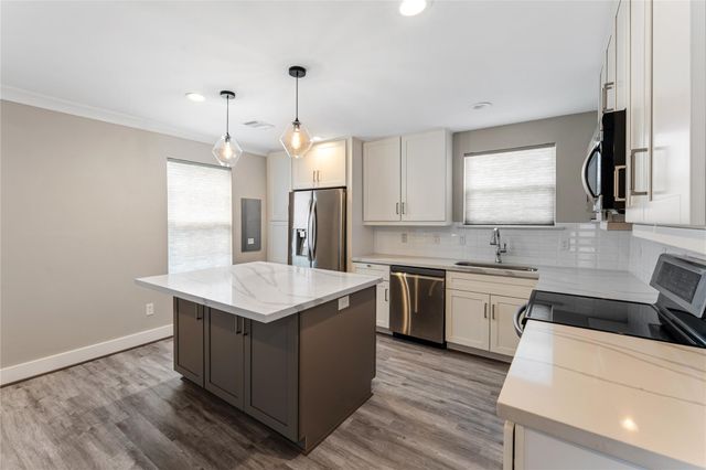 809 E 40th Street, Houston, TX 77022