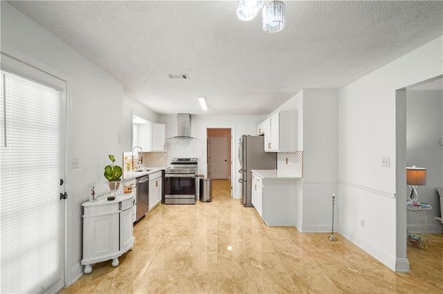 135 Creekview Dr, Newnan, GA 30263