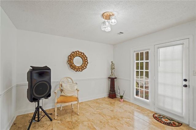 135 Creekview Dr, Newnan, GA 30263