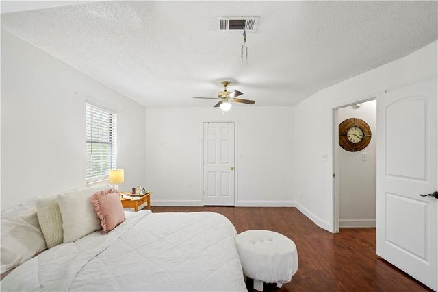 135 Creekview Dr, Newnan, GA 30263