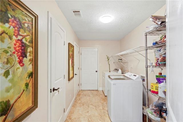 135 Creekview Dr, Newnan, GA 30263