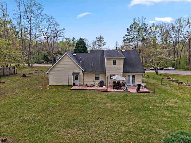 135 Creekview Dr, Newnan, GA 30263