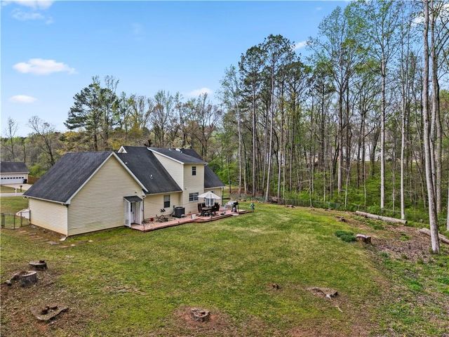 135 Creekview Dr, Newnan, GA 30263