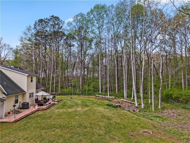 135 Creekview Dr, Newnan, GA 30263