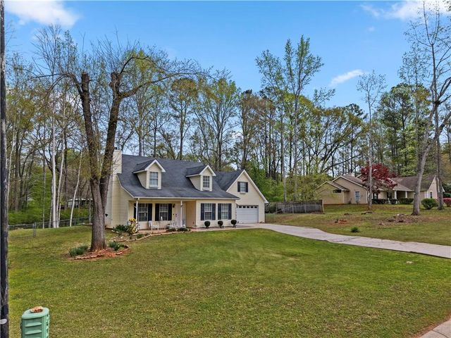 135 Creekview Dr, Newnan, GA 30263