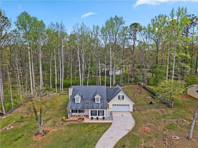 135 Creekview Dr, Newnan, GA 30263