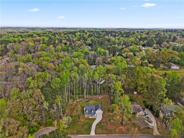 135 Creekview Dr, Newnan, GA 30263