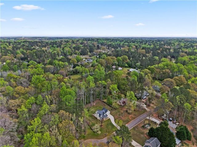 135 Creekview Dr, Newnan, GA 30263