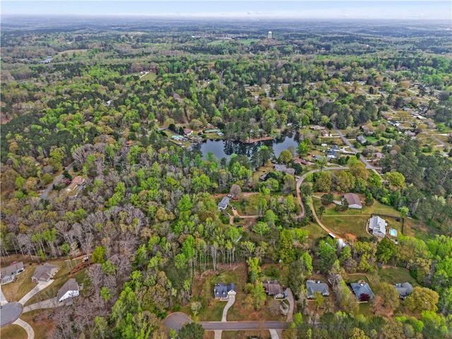 135 Creekview Dr, Newnan, GA 30263