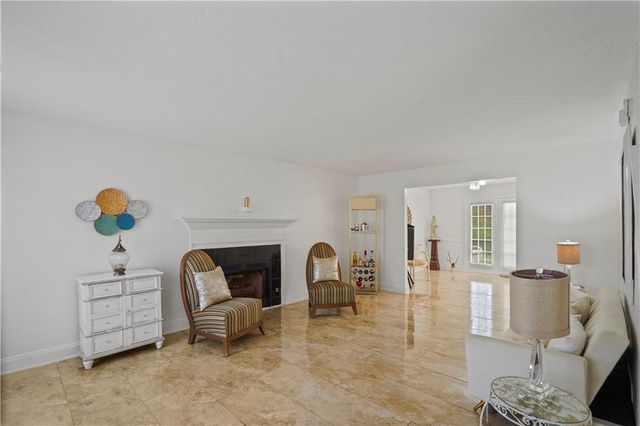 135 Creekview Dr, Newnan, GA 30263