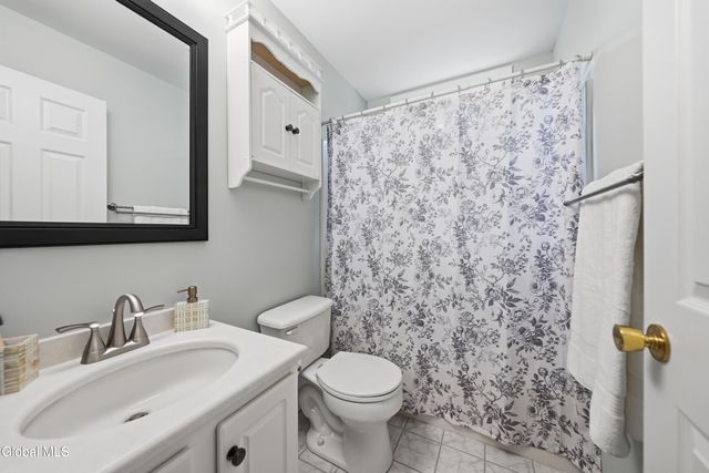 22 Blue Jay Way, Clifton Park, NY 12148