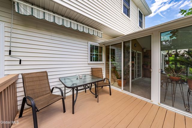 22 Blue Jay Way, Clifton Park, NY 12148